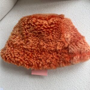 CULT GAIA - Cozy Orange Faux Fur Bucket Hat